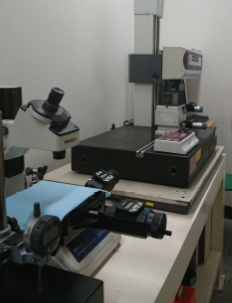 ミツトヨ 光学顕微鏡　ミツトヨ 輪郭形状測定器